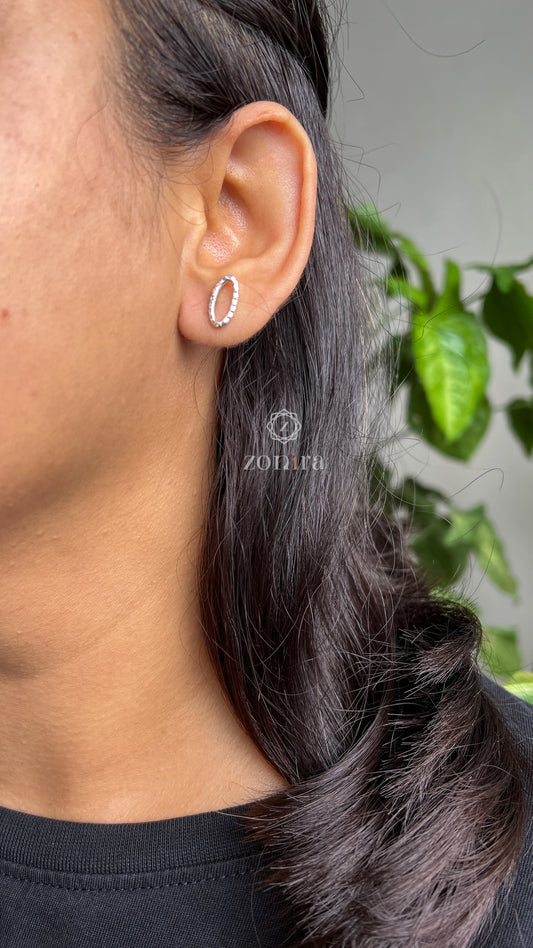 Maavi 92.5 Silver Studs - Chic Oval